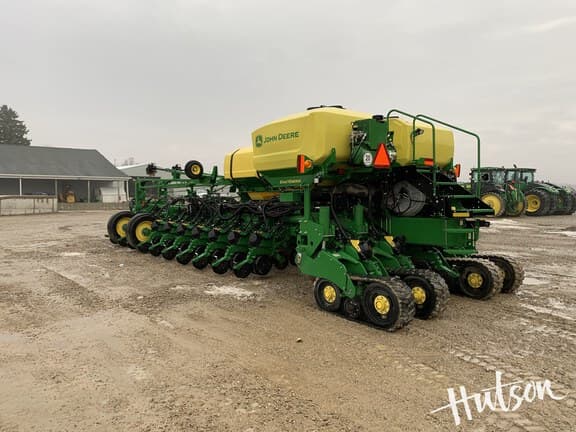Image of John Deere 1775 equipment image 4