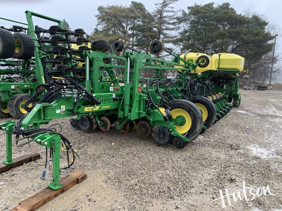 Image of John Deere 1775 equipment image 2