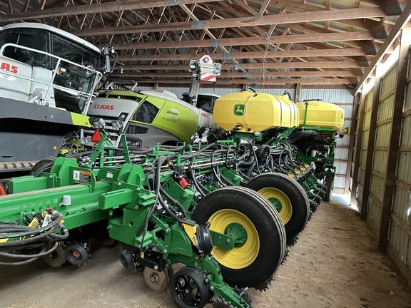 2023 John Deere 1775 Equipment Image0