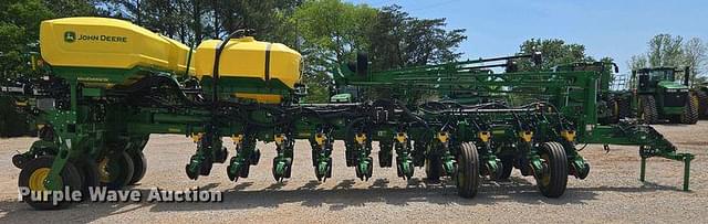 Image of John Deere 1775 equipment image 3