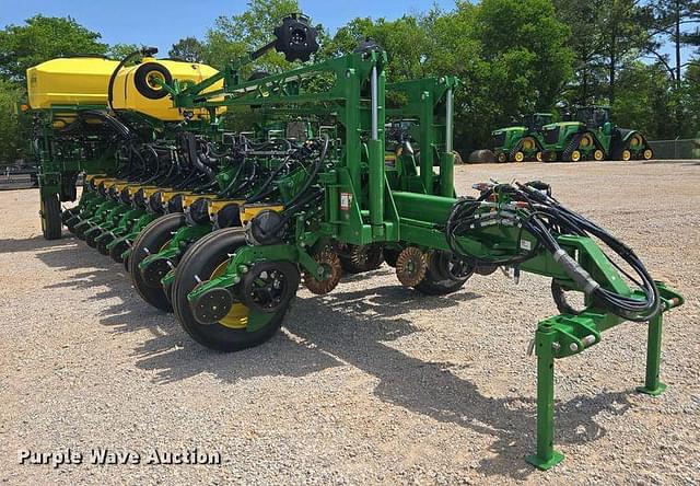 Image of John Deere 1775 equipment image 2