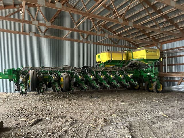 Image of John Deere 1775 equipment image 2