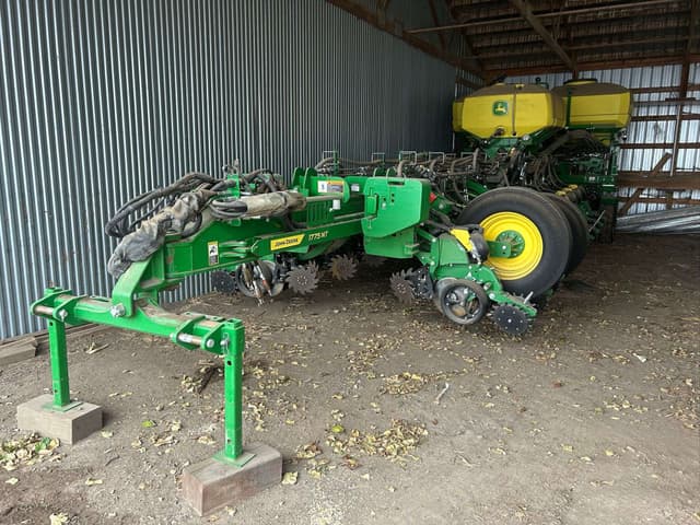 Image of John Deere 1775 equipment image 3