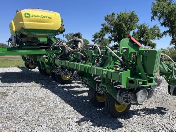 Image of John Deere 1795 equipment image 1