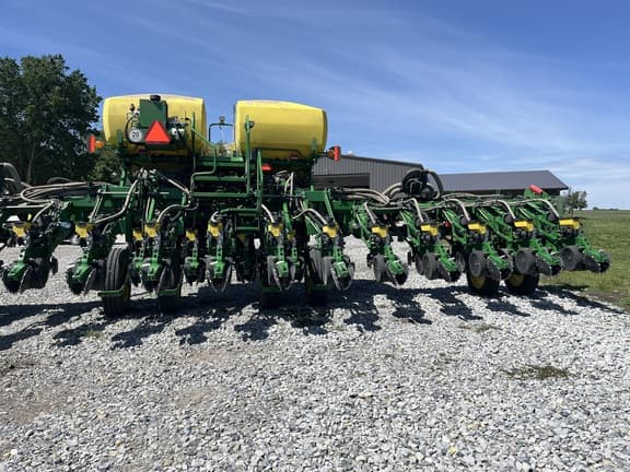 Image of John Deere 1795 equipment image 2