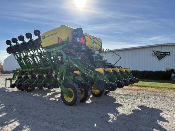 Image of John Deere 1795 equipment image 2