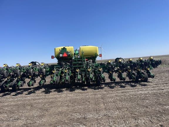 2023 John Deere 1795 Equipment Image0