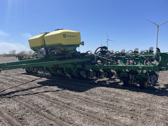 Image of John Deere 1795 equipment image 1