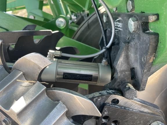 Image of John Deere 1795 equipment image 2