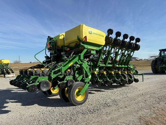 Image of John Deere 1795 equipment image 4