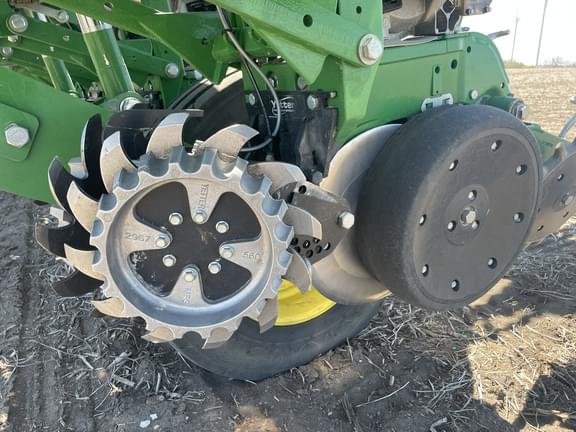 Image of John Deere 1795 equipment image 3