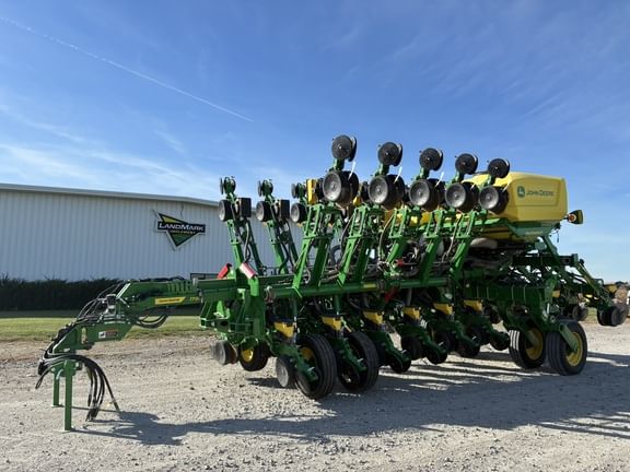 2023 John Deere 1795 Equipment Image0