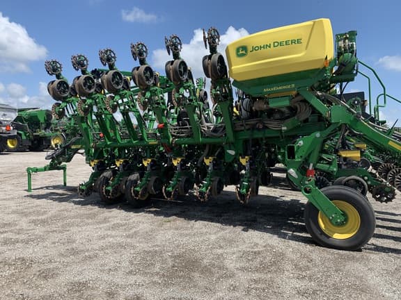 Image of John Deere 1795 equipment image 3