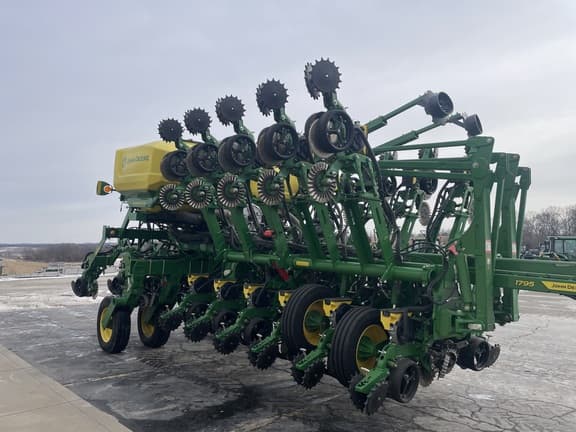 Image of John Deere 1795 equipment image 2