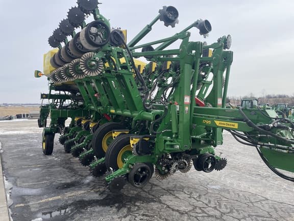 Image of John Deere 1795 equipment image 1