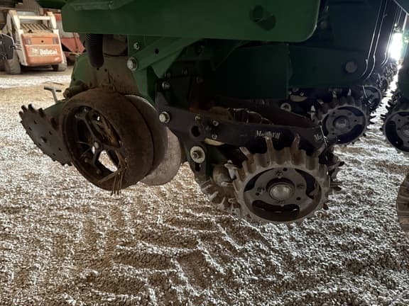 Image of John Deere 1795 equipment image 3