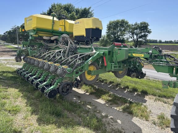 Image of John Deere 1795 equipment image 3