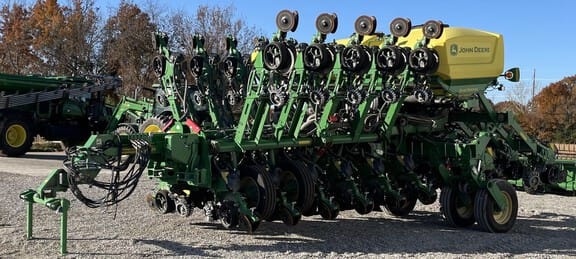 2023 John Deere 1795 Equipment Image0