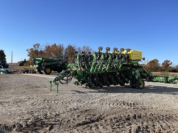 Image of John Deere 1795 equipment image 2