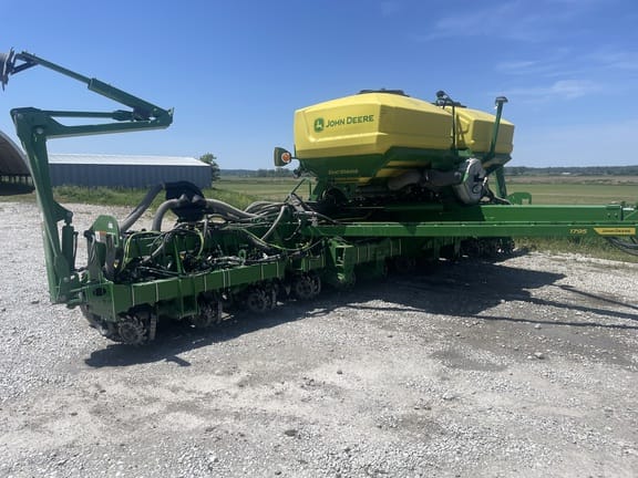 2023 John Deere 1795 Equipment Image0