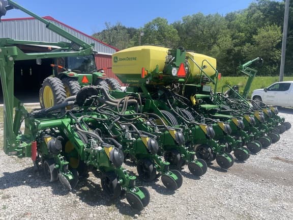 Image of John Deere 1795 equipment image 4