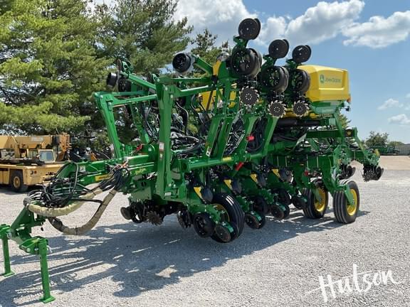 Image of John Deere 1795 equipment image 1