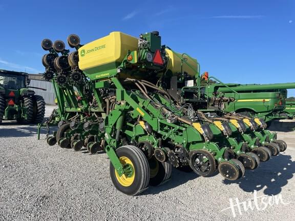 Image of John Deere 1795 equipment image 1