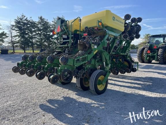 Image of John Deere 1795 equipment image 4