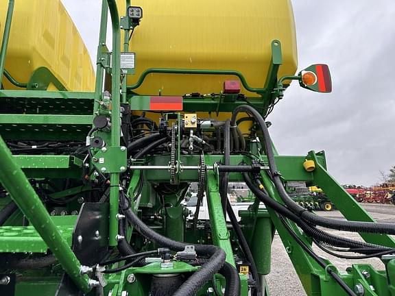 Image of John Deere 1795 equipment image 4