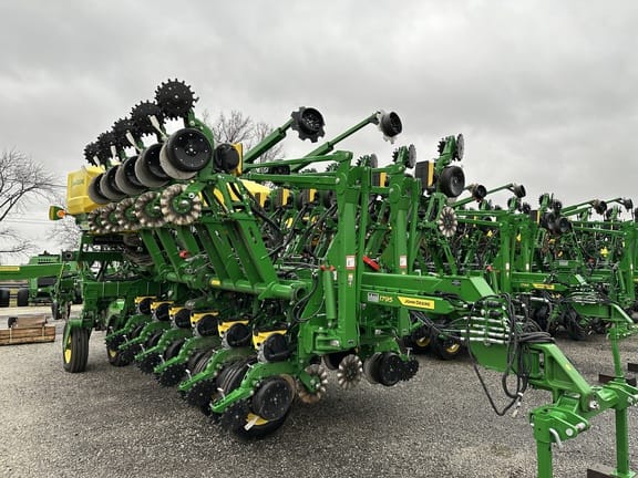 2023 John Deere 1795 Equipment Image0