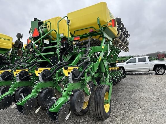 Image of John Deere 1795 equipment image 3