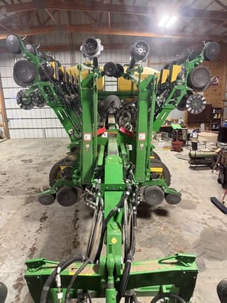 Image of John Deere 1795 equipment image 2