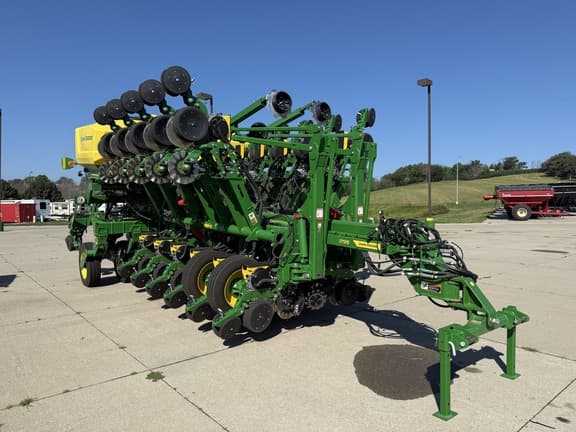 Image of John Deere 1795 equipment image 1