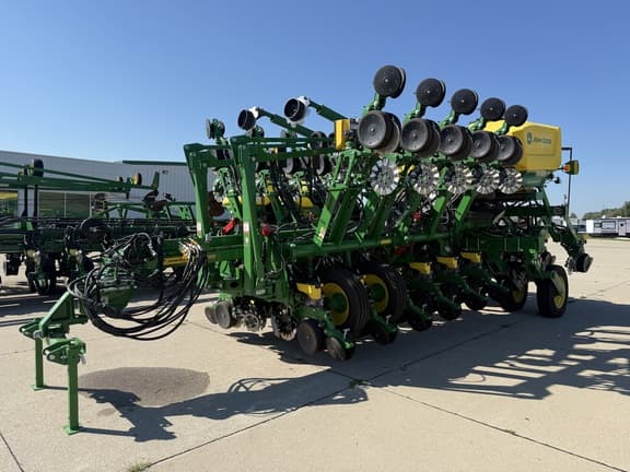 Image of John Deere 1795 equipment image 2