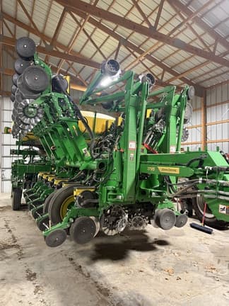 Image of John Deere 1795 equipment image 3