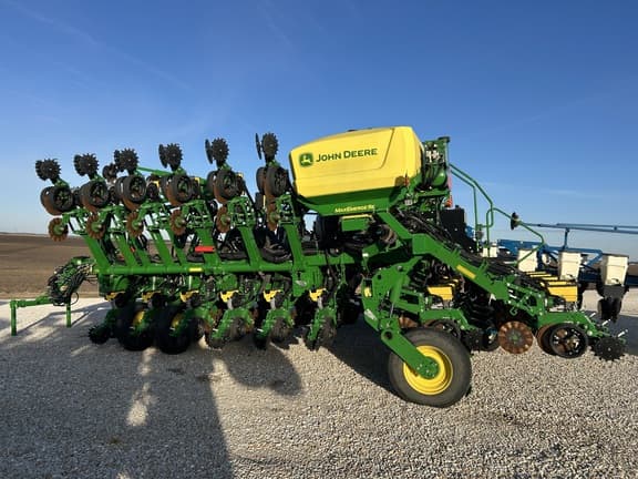 Image of John Deere 1795 equipment image 2