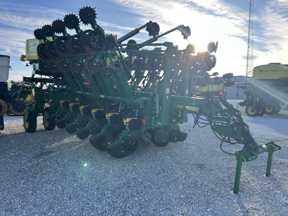 Image of John Deere 1795 equipment image 1