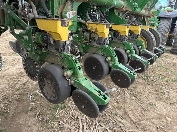 Image of John Deere 1795 equipment image 1