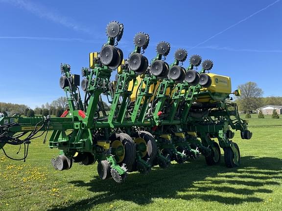 Image of John Deere 1795 equipment image 1