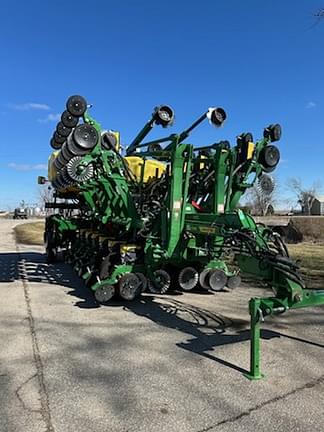 Image of John Deere 1795 equipment image 2