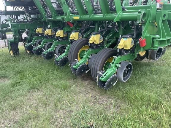 Image of John Deere 1795 equipment image 2