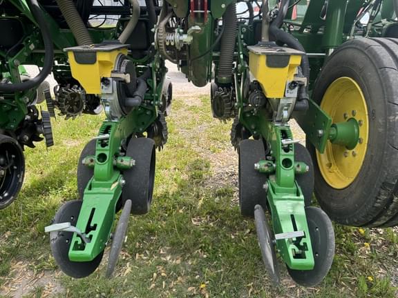 Image of John Deere 1795 equipment image 4