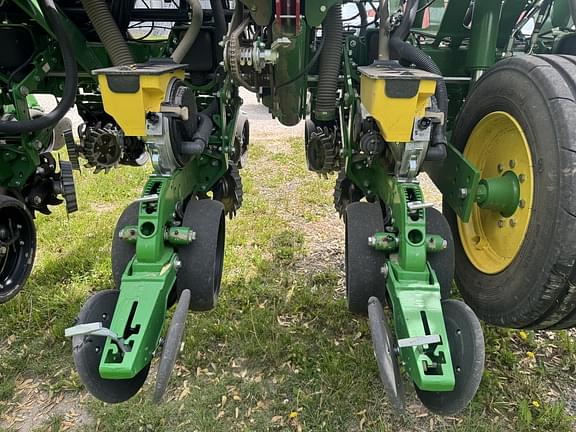 Image of John Deere 1795 equipment image 4