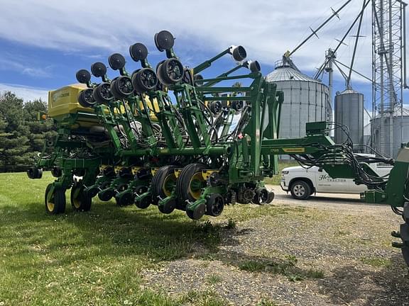 Image of John Deere 1795 equipment image 3