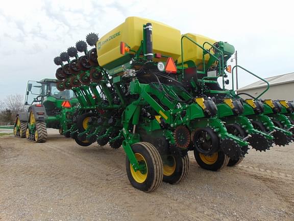 Image of John Deere 1795 equipment image 2