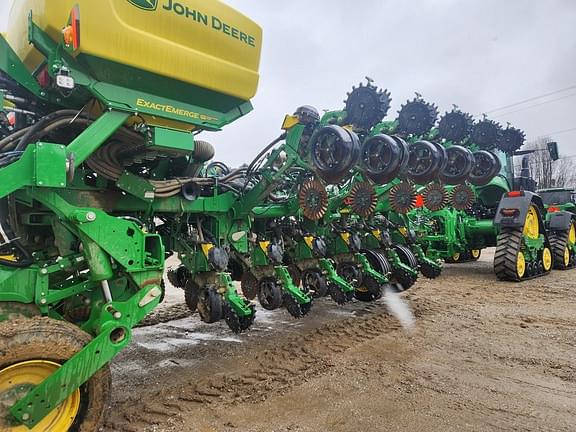 Image of John Deere 1795 equipment image 4