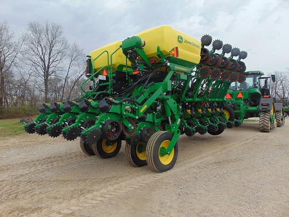 Image of John Deere 1795 equipment image 4