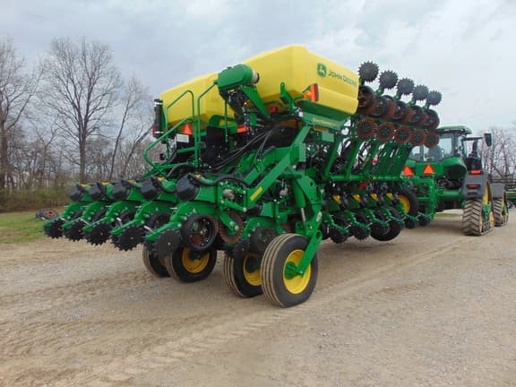 Image of John Deere 1795 equipment image 4