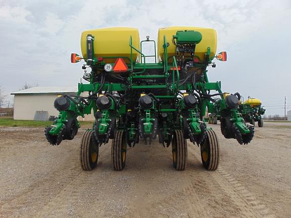 Image of John Deere 1795 equipment image 3