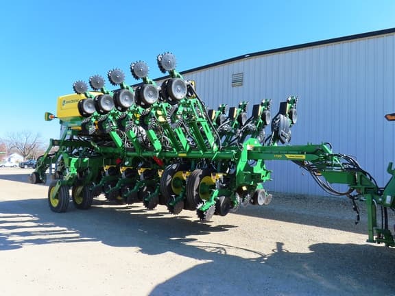 Image of John Deere 1795 equipment image 3